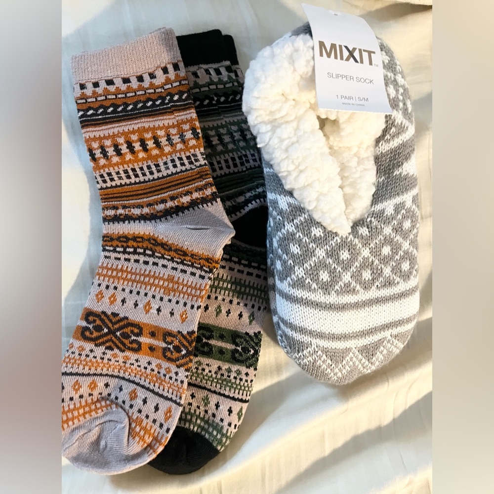 NWT Mixit Cozy Slipper Socks S/M with 2 additional Pairs of Patterned Socks